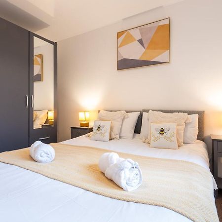 Parking - Spacious - Smart Tv - Self Checkin - Garden - King Derby Exteriör bild