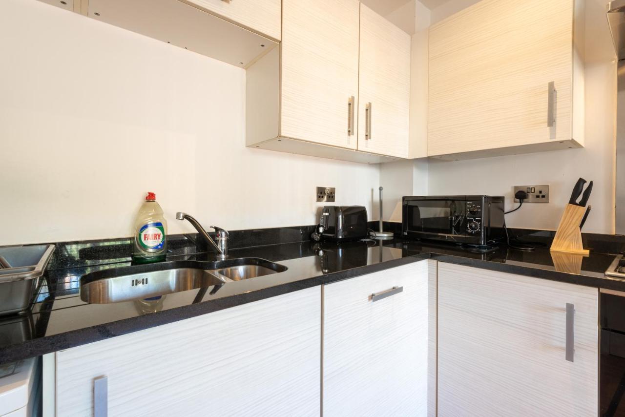 Parking - Spacious - Smart Tv - Self Checkin - Garden - King Derby Exteriör bild