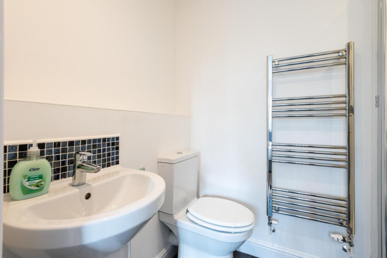 Parking - Spacious - Smart Tv - Self Checkin - Garden - King Derby Exteriör bild