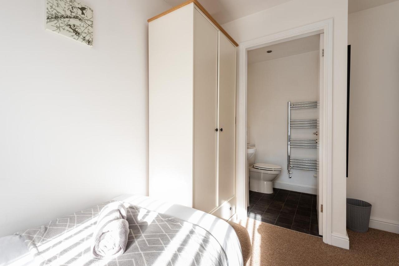 Parking - Spacious - Smart Tv - Self Checkin - Garden - King Derby Exteriör bild